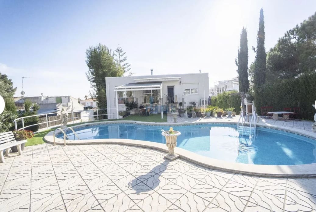 8 chambre Maison de Ville à vendre à El Vendrell avec piscine garage - 1 050 000 € (Ref: 9847788)