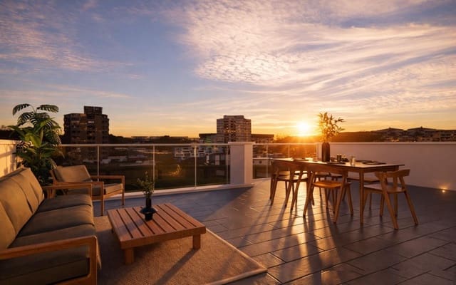 3 bedroom Villa for sale in Centro, Los Alcázares with pool garage - € 590,000 (Ref: 9968408)