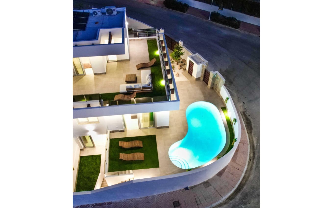 3 soverom Villa til salgs i Ciudad Quesada med svømmebasseng garasje - € 598 000 (Ref: 9968415)