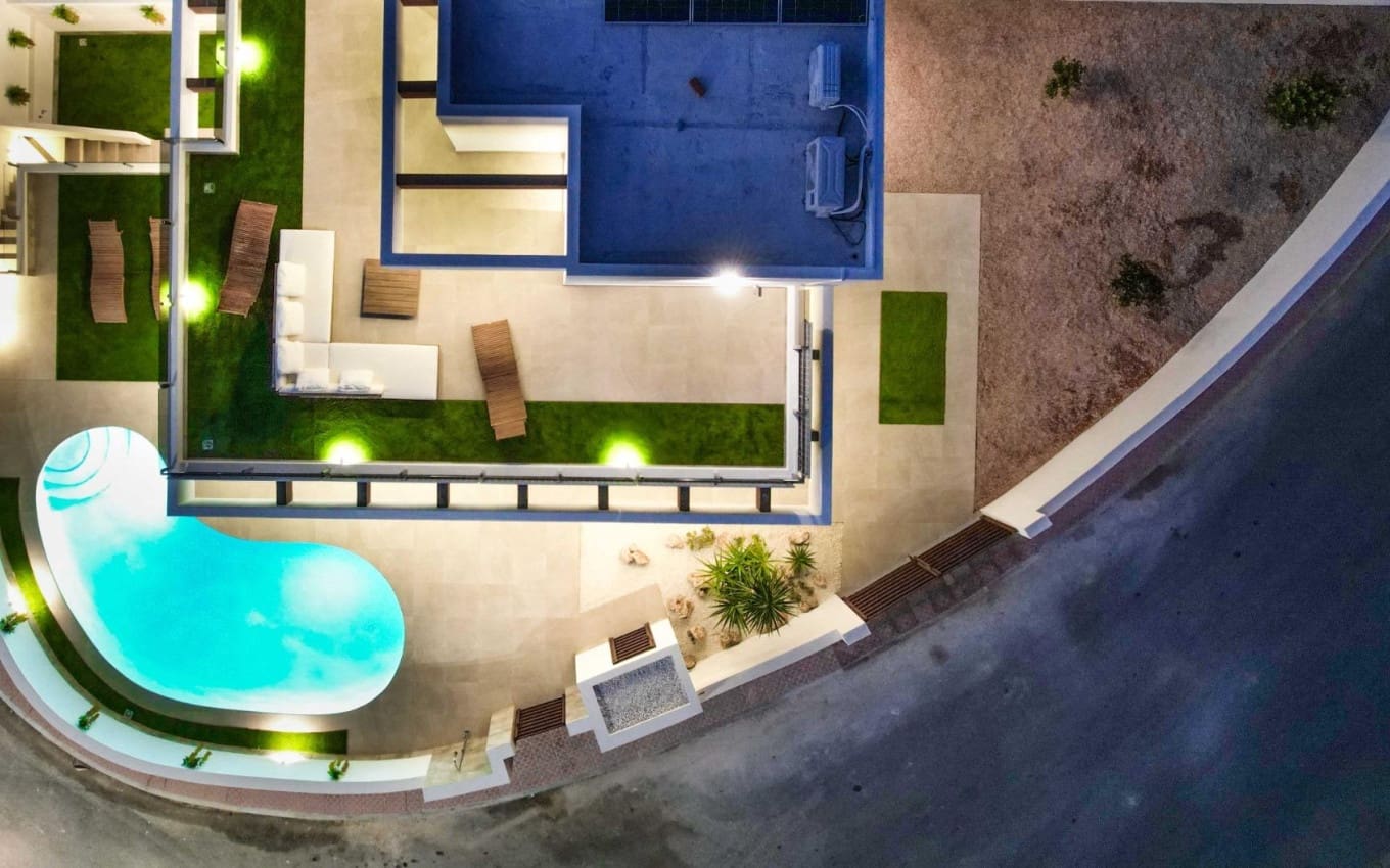 3 soverom Villa til salgs i Ciudad Quesada med svømmebasseng garasje - € 598 000 (Ref: 9968415)