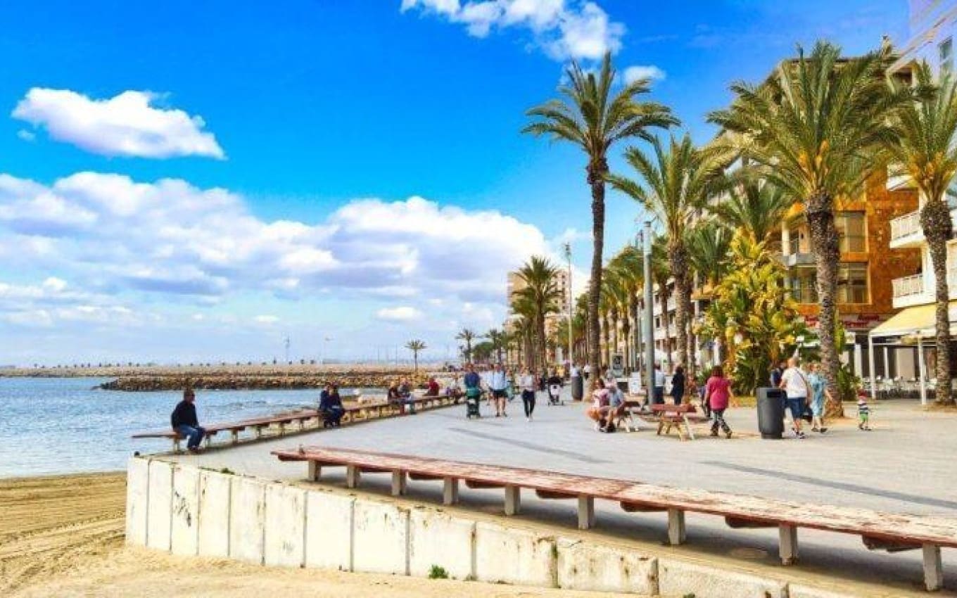 1 quarto Penthouse para venda em Torrevieja com piscina - 399 000 € (Ref: 9968422)