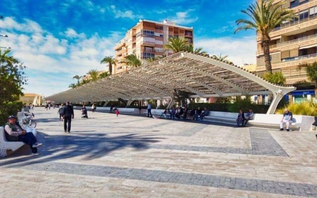 1 sypialnia Penthouse na sprzedaż w Playa de los Locos, Torrevieja z basenem - 399 000 € (Ref: 9968422)