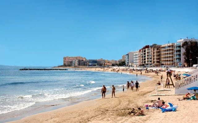 1 sypialnia Penthouse na sprzedaż w Playa de los Locos, Torrevieja z basenem - 399 000 € (Ref: 9968422)