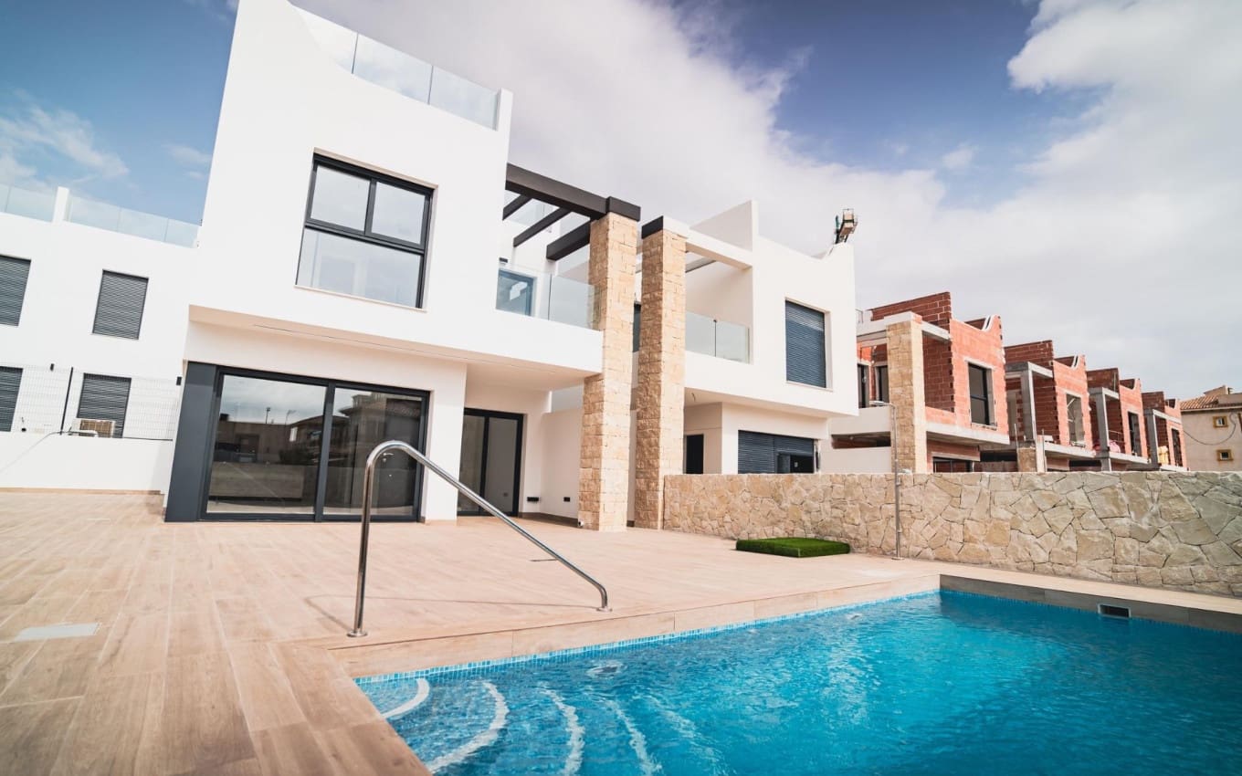 4 camera da letto Villa in vendita in Orihuela Costa con piscina garage - 699.900 € (Rif: 9968423)
