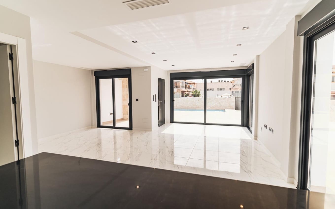 4 camera da letto Villa in vendita in Orihuela Costa con piscina garage - 699.900 € (Rif: 9968423)