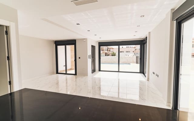 4 camera da letto Villa in vendita in Punta Prima, Orihuela con piscina garage - 699.900 € (Rif: 9968423)