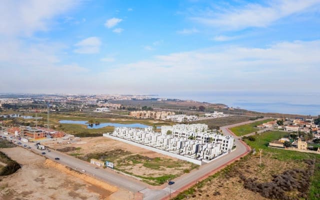3 slaapkamer Halfvrijstaande villa te koop in Las Lomas de Rame - Bahía Bella, Los Alcázares met zwembad garage - € 469.000 (Ref: 9968428)