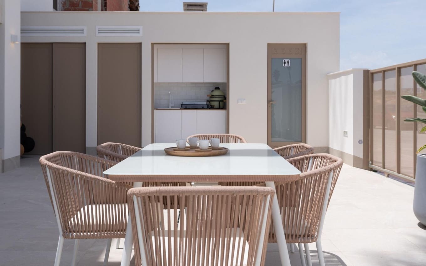 3 slaapkamer Halfvrijstaande villa te koop in Los Alcazares met zwembad garage - € 469.000 (Ref: 9968428)