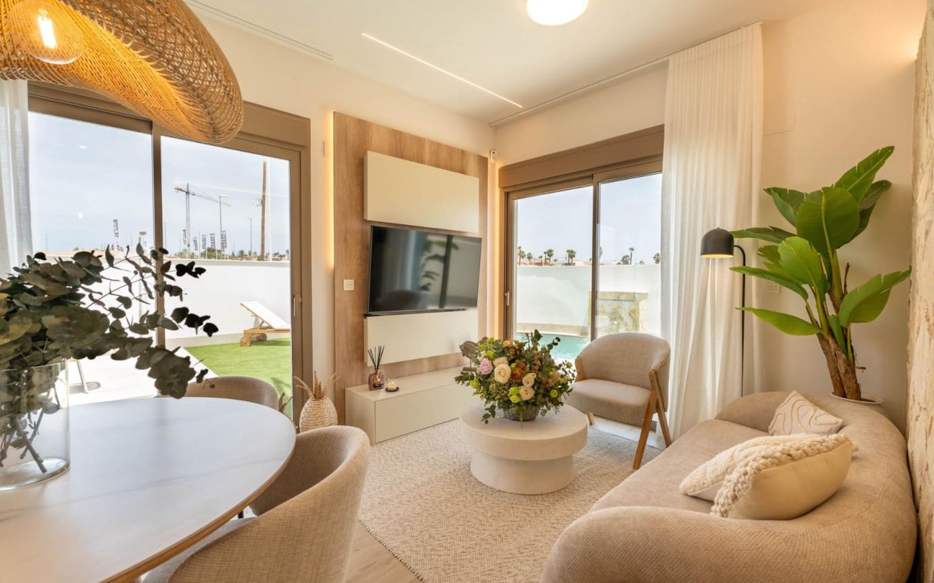 3 slaapkamer Halfvrijstaande villa te koop in Los Alcazares met zwembad garage - € 469.000 (Ref: 9968428)