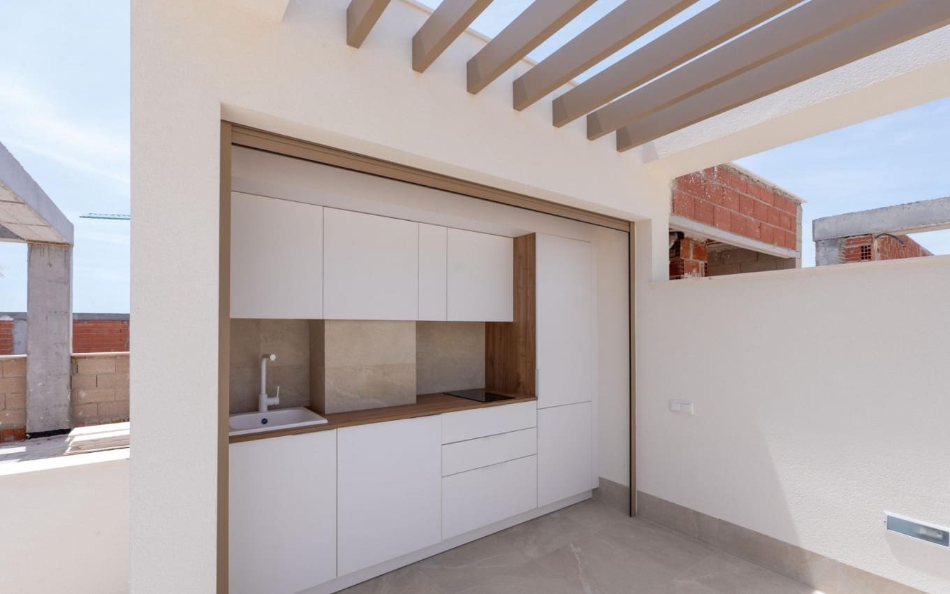 3 slaapkamer Halfvrijstaande villa te koop in Los Alcazares met zwembad garage - € 469.000 (Ref: 9968428)
