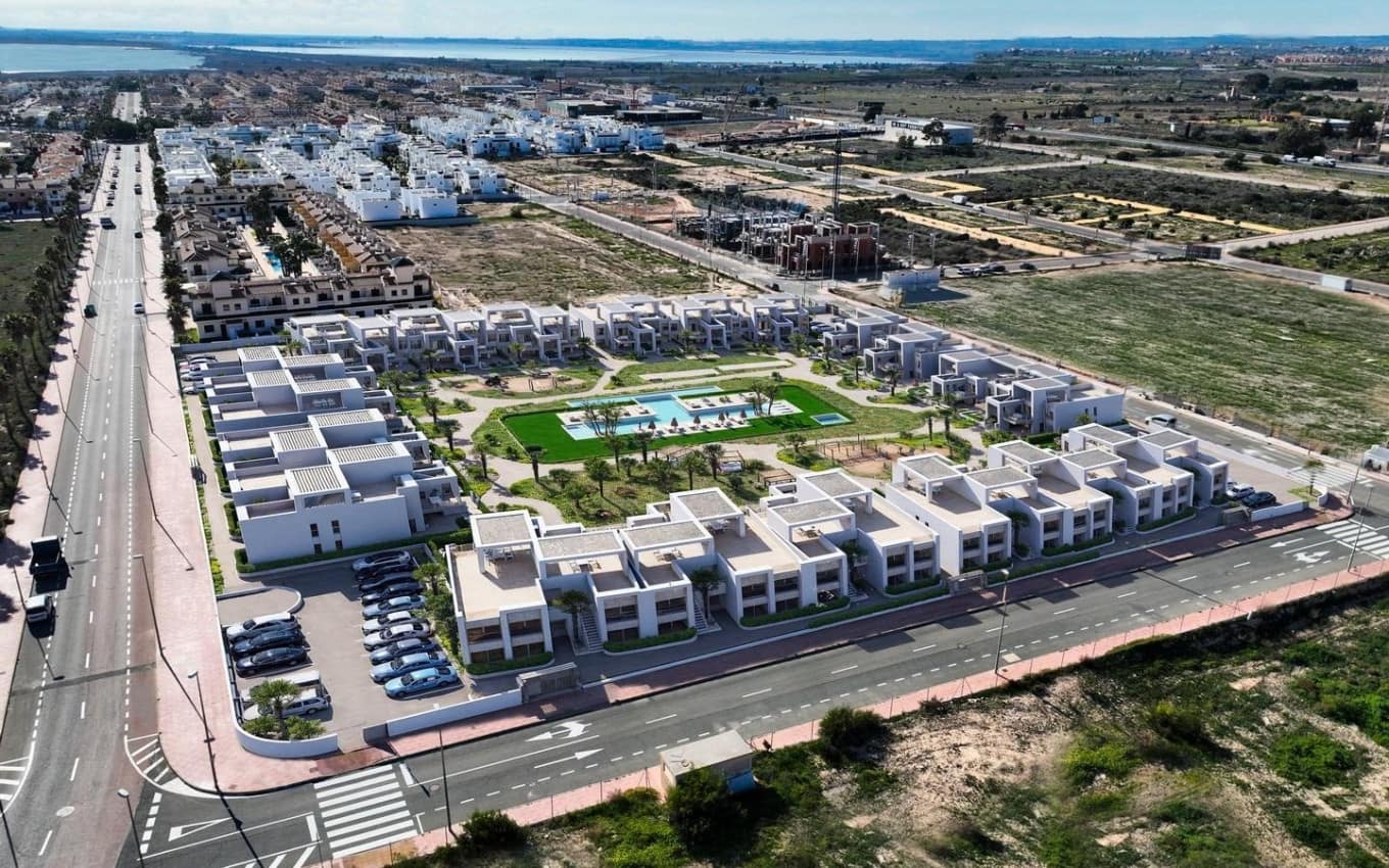 2 bedroom Apartment for sale in Ciudad Quesada with pool garage - € 364,000 (Ref: 9968431)
