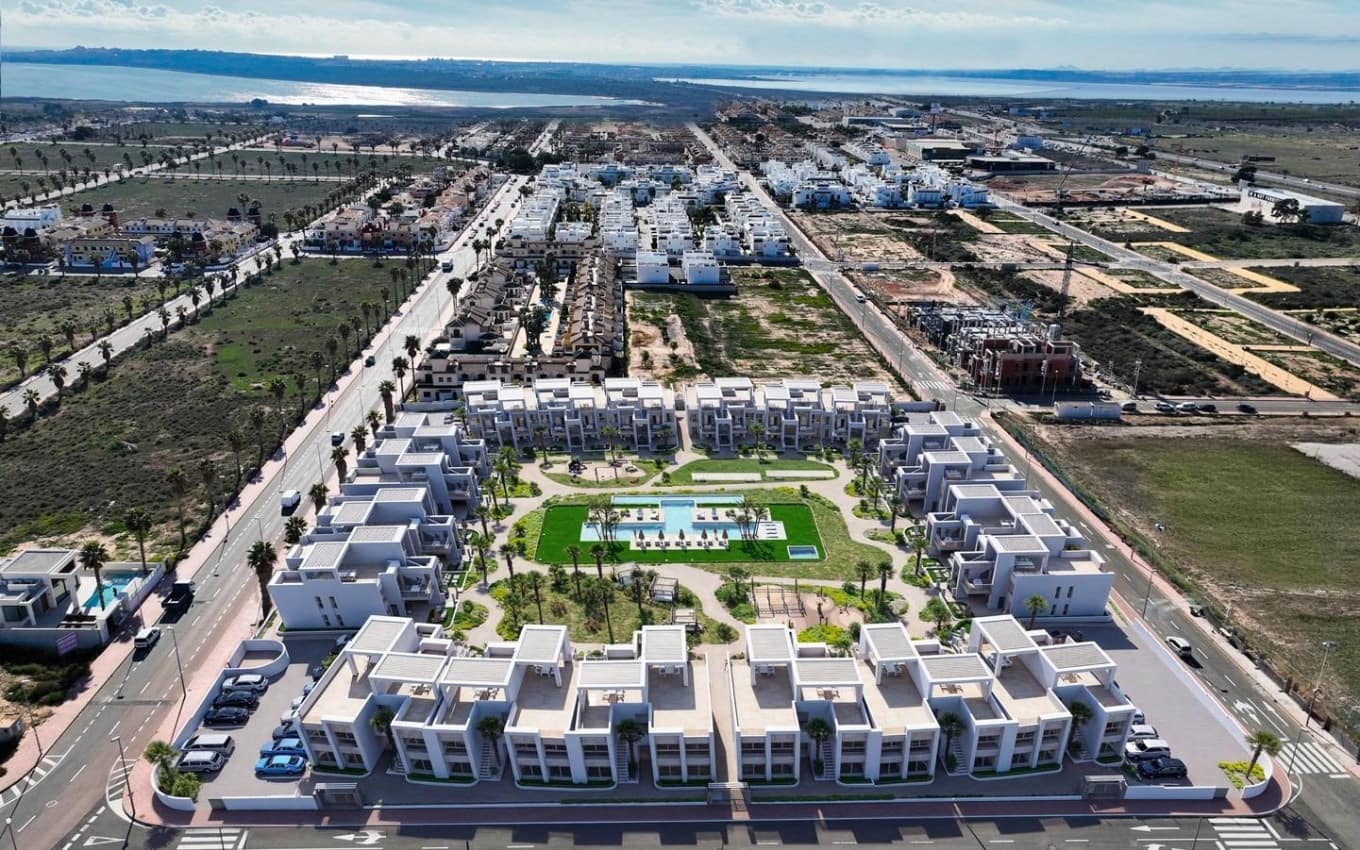 2 bedroom Apartment for sale in Ciudad Quesada with pool garage - € 364,000 (Ref: 9968431)