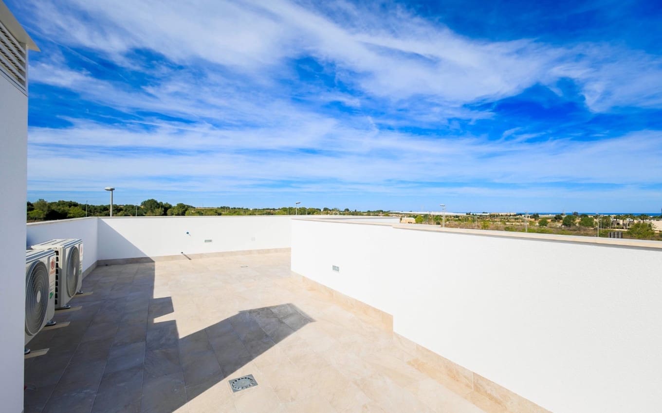 Chalet de 3 habitaciones en Pilar de la Horadada en venta con piscina garaje - 420.000 € (Ref: 9968434)