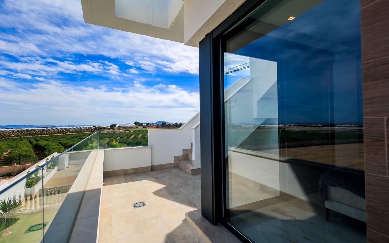 Chalet de 3 habitaciones en Pilar de la Horadada en venta con piscina garaje - 420.000 € (Ref: 9968434)