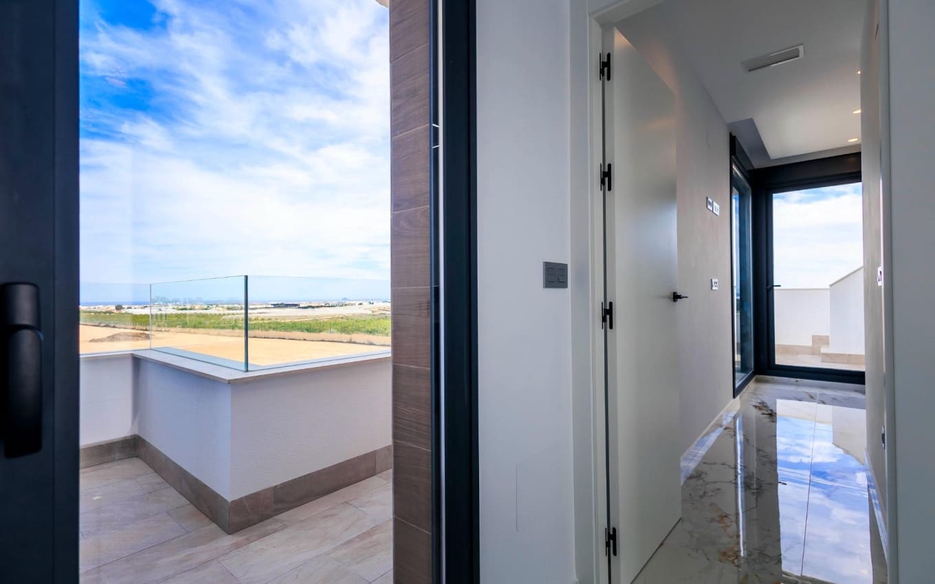 Chalet de 3 habitaciones en Pilar de la Horadada en venta con piscina garaje - 420.000 € (Ref: 9968434)