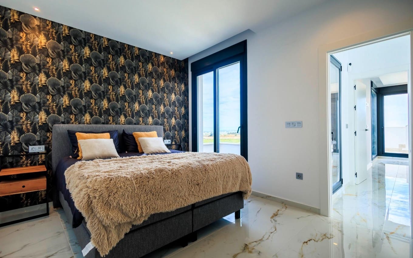 Chalet de 3 habitaciones en Pilar de la Horadada en venta con piscina garaje - 420.000 € (Ref: 9968434)