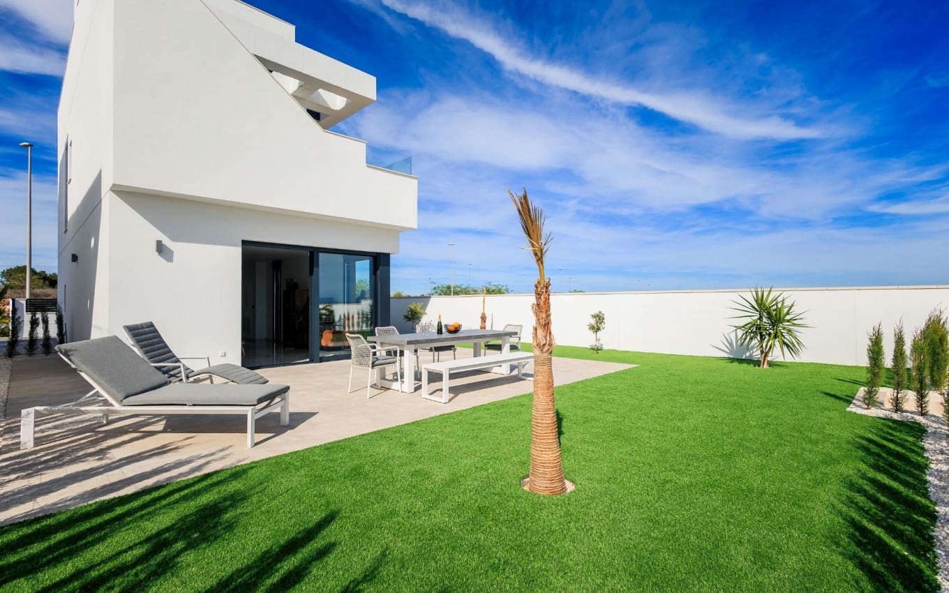 Chalet de 3 habitaciones en Pilar de la Horadada en venta con piscina garaje - 420.000 € (Ref: 9968434)