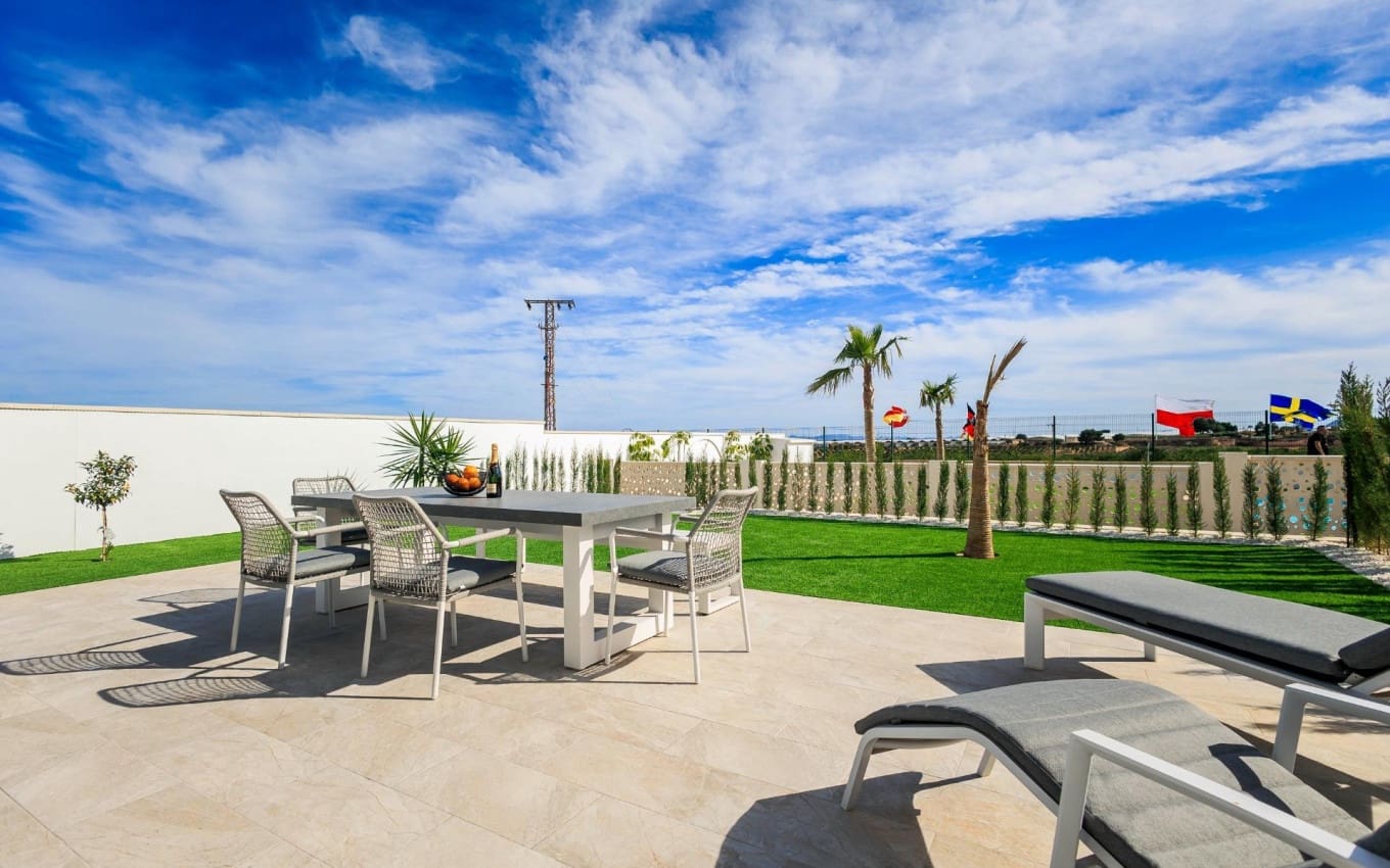 Chalet de 3 habitaciones en Pilar de la Horadada en venta con piscina garaje - 420.000 € (Ref: 9968434)
