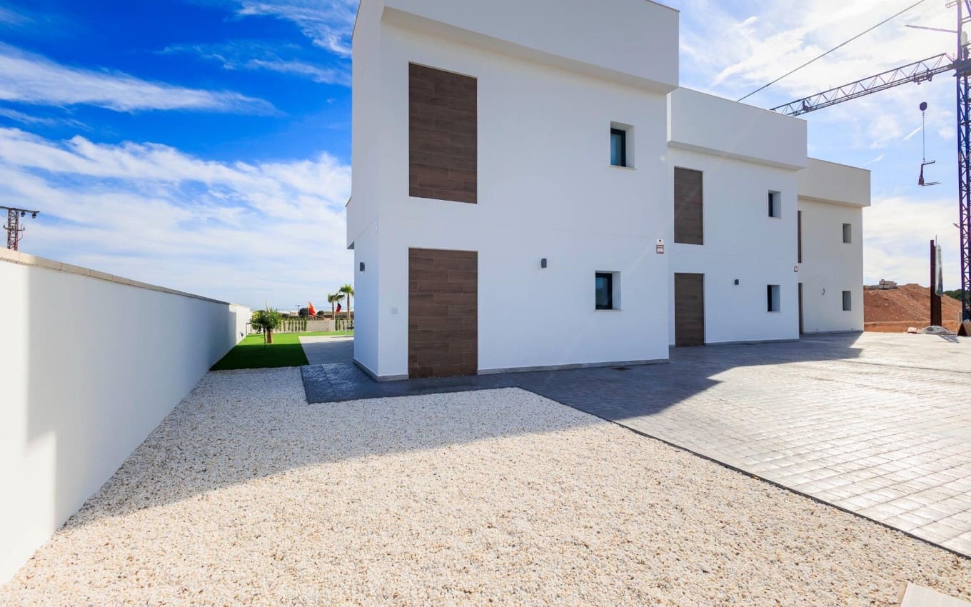 Chalet de 3 habitaciones en Pilar de la Horadada en venta con piscina garaje - 420.000 € (Ref: 9968434)