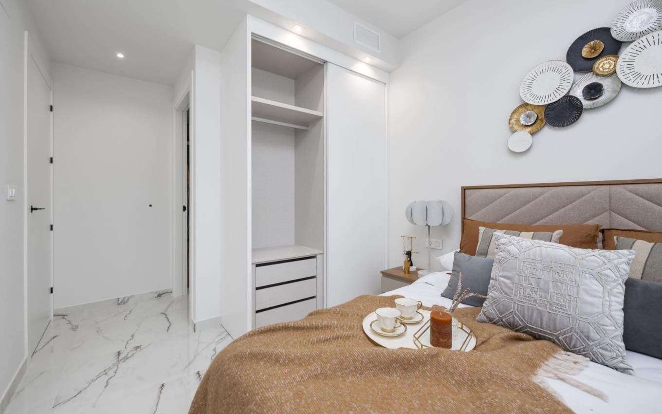 2 Zimmer Apartment zu verkaufen in San Miguel de Salinas mit Pool Garage - 230.000 € (Ref: 9968437)