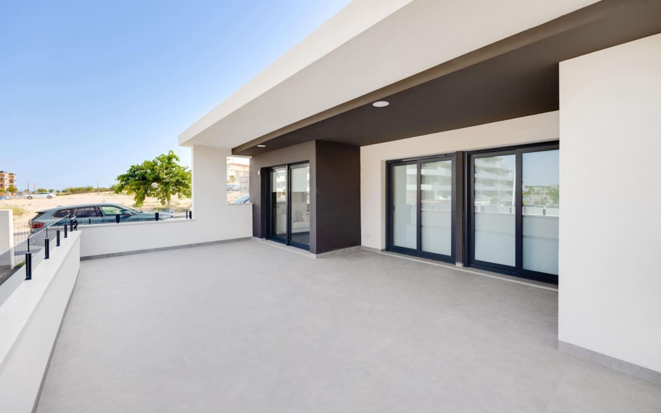 2 Zimmer Apartment zu verkaufen in San Miguel de Salinas mit Pool Garage - 230.000 € (Ref: 9968437)