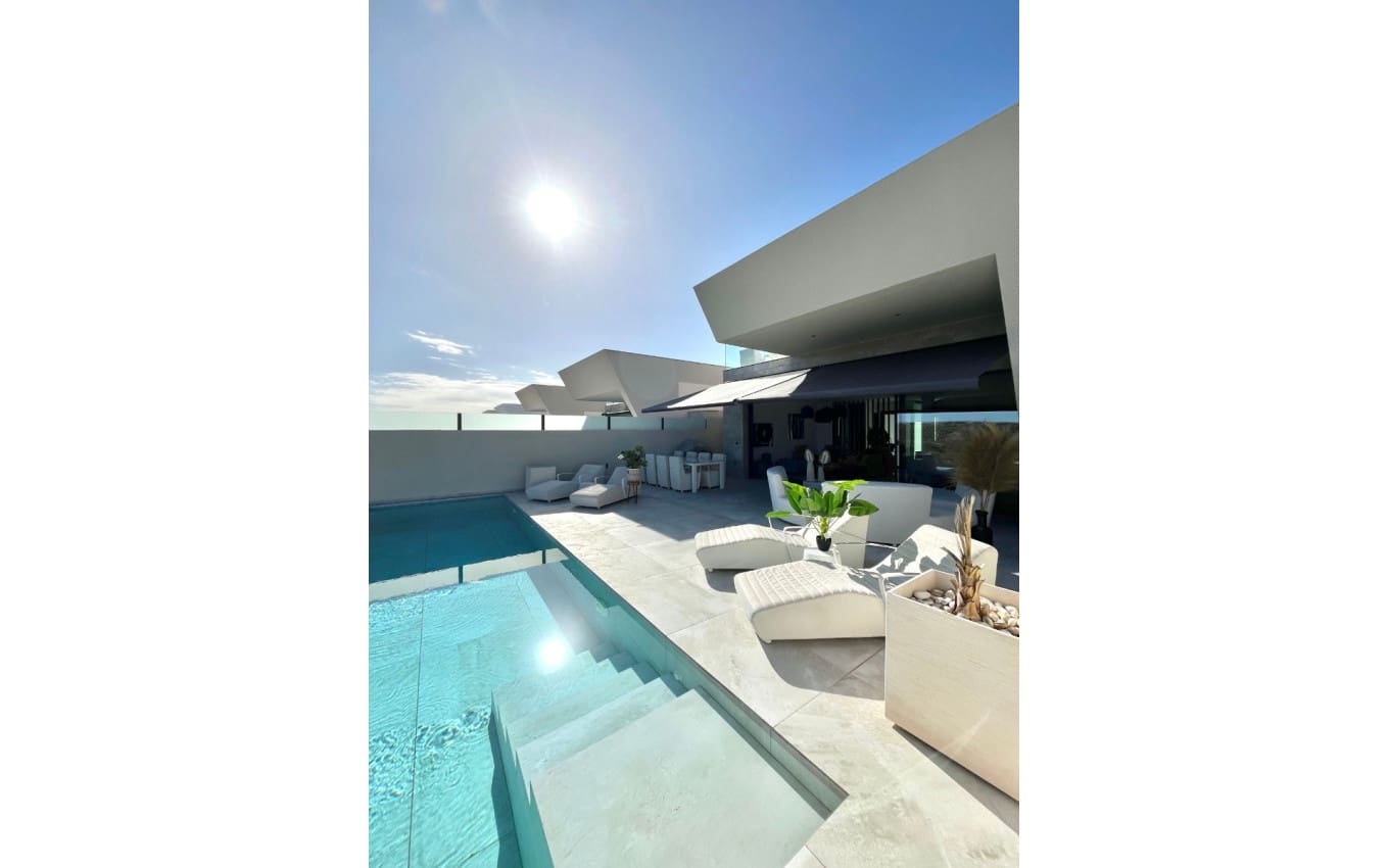 5 bedroom Villa for sale in Rojales with pool garage - € 949,000 (Ref: 9968446)