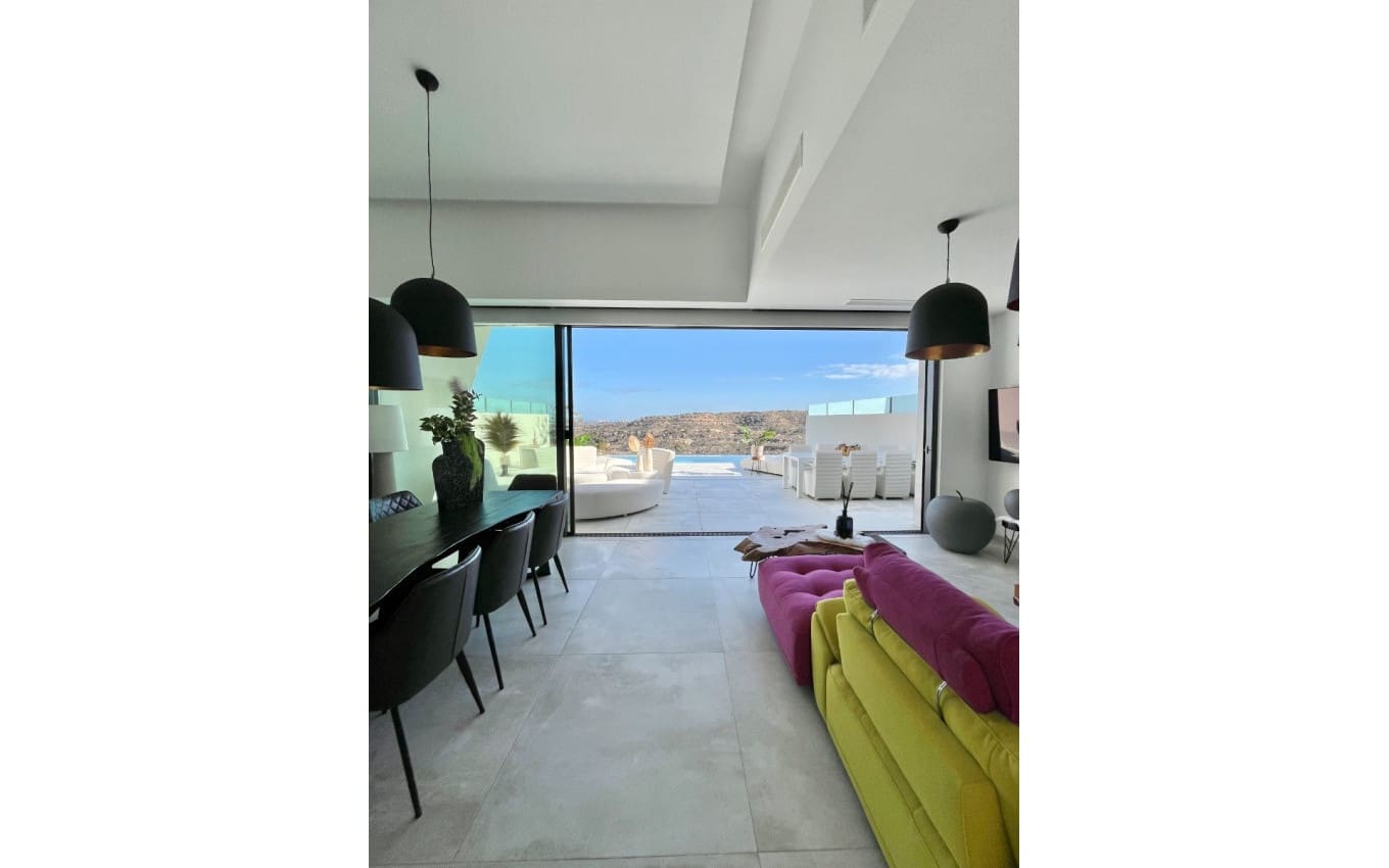 5 bedroom Villa for sale in Rojales with pool garage - € 949,000 (Ref: 9968446)