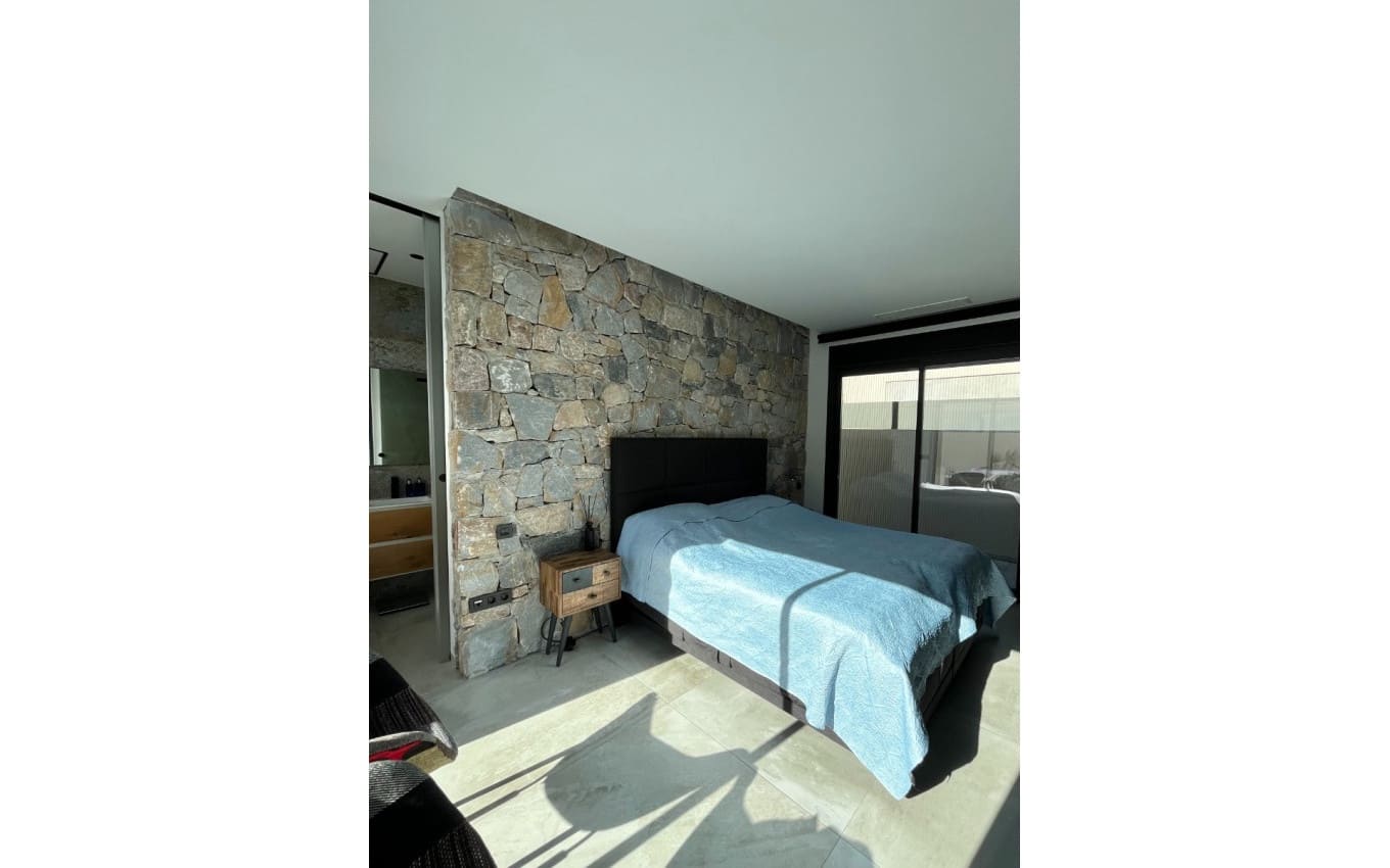 5 bedroom Villa for sale in Rojales with pool garage - € 949,000 (Ref: 9968446)