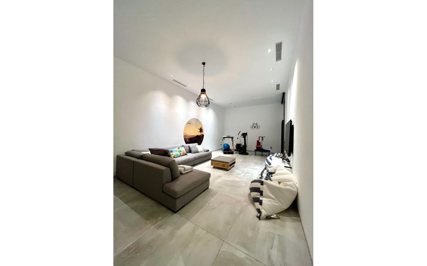 5 bedroom Villa for sale in Rojales with pool garage - € 949,000 (Ref: 9968446)