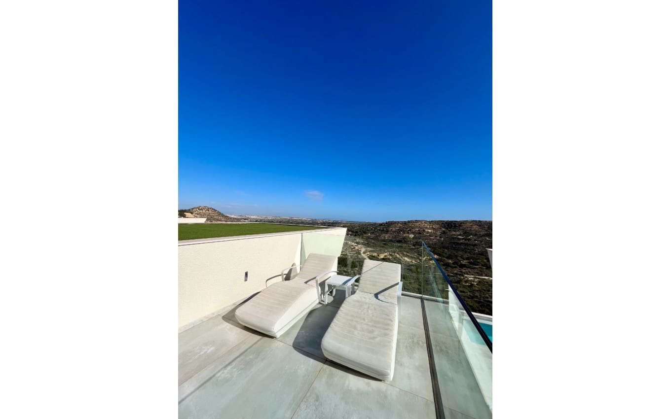 5 bedroom Villa for sale in Rojales with pool garage - € 949,000 (Ref: 9968446)