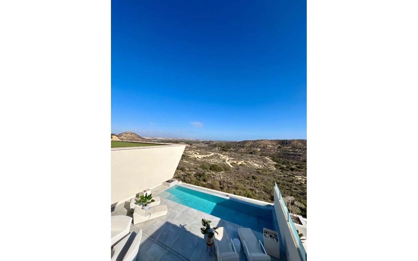 5 bedroom Villa for sale in Rojales with pool garage - € 949,000 (Ref: 9968446)