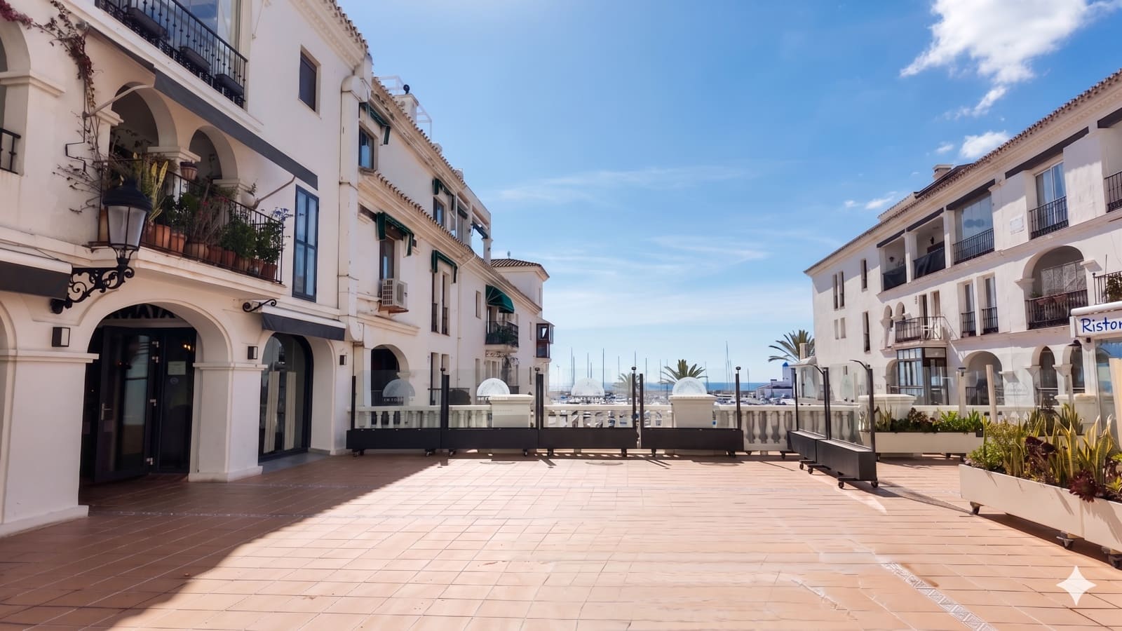 Restaurant/Bar til salgs i Manilva med garasje - € 795 000 (Ref: 9858167)