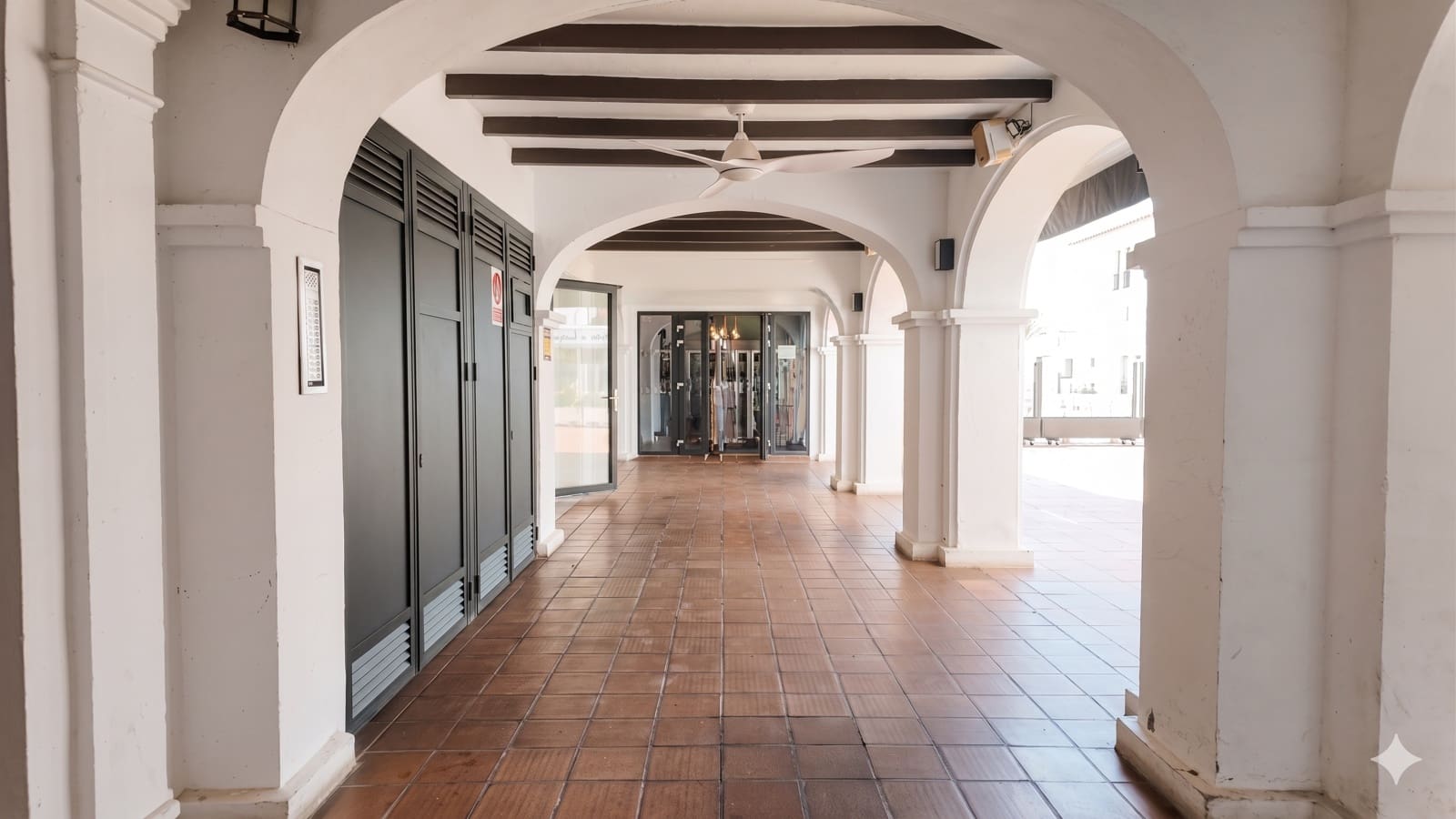 Restaurant/Bar til salgs i Manilva med garasje - € 795 000 (Ref: 9858167)