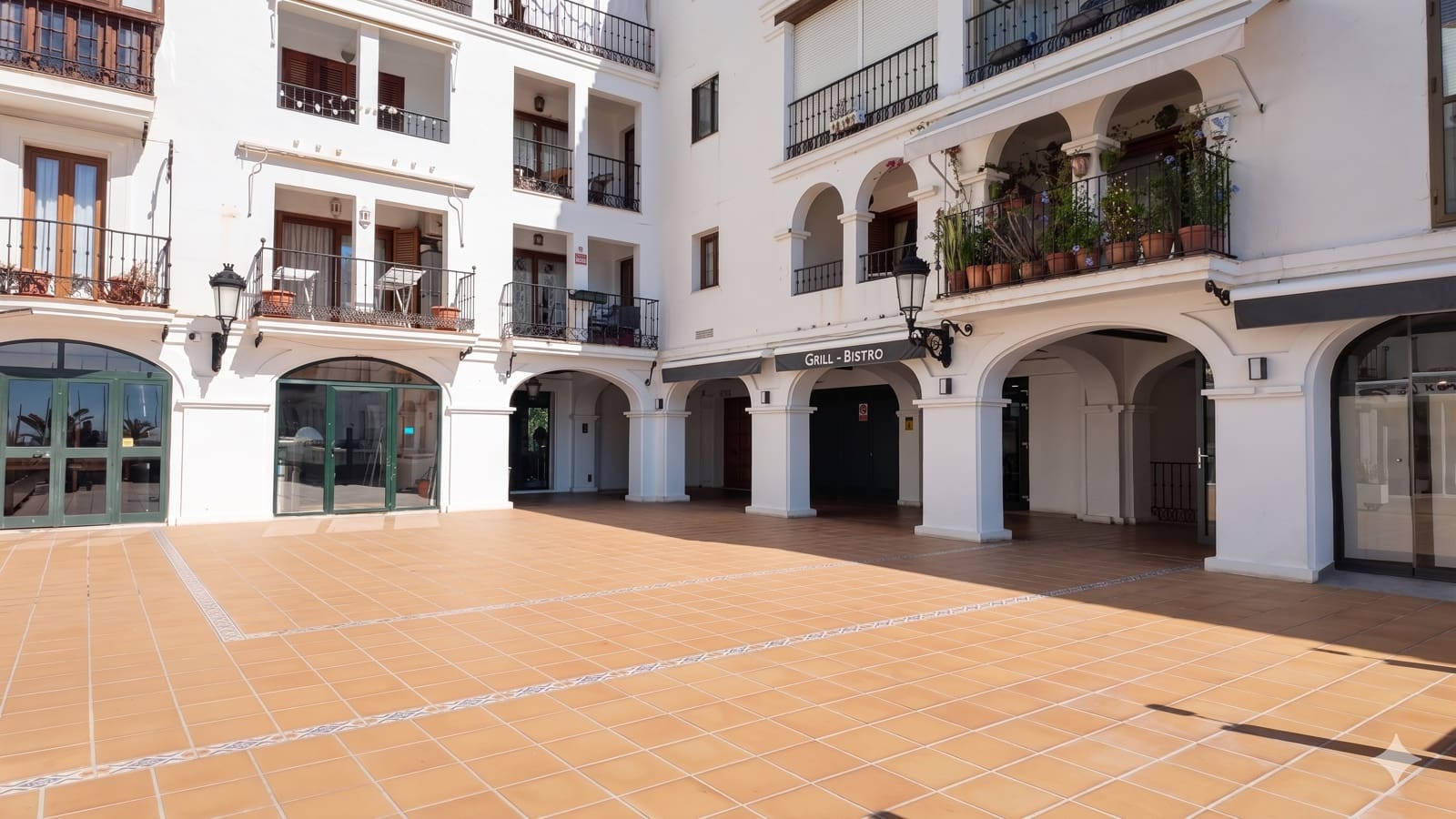 Restaurant/Bar til salgs i Manilva med garasje - € 795 000 (Ref: 9858167)