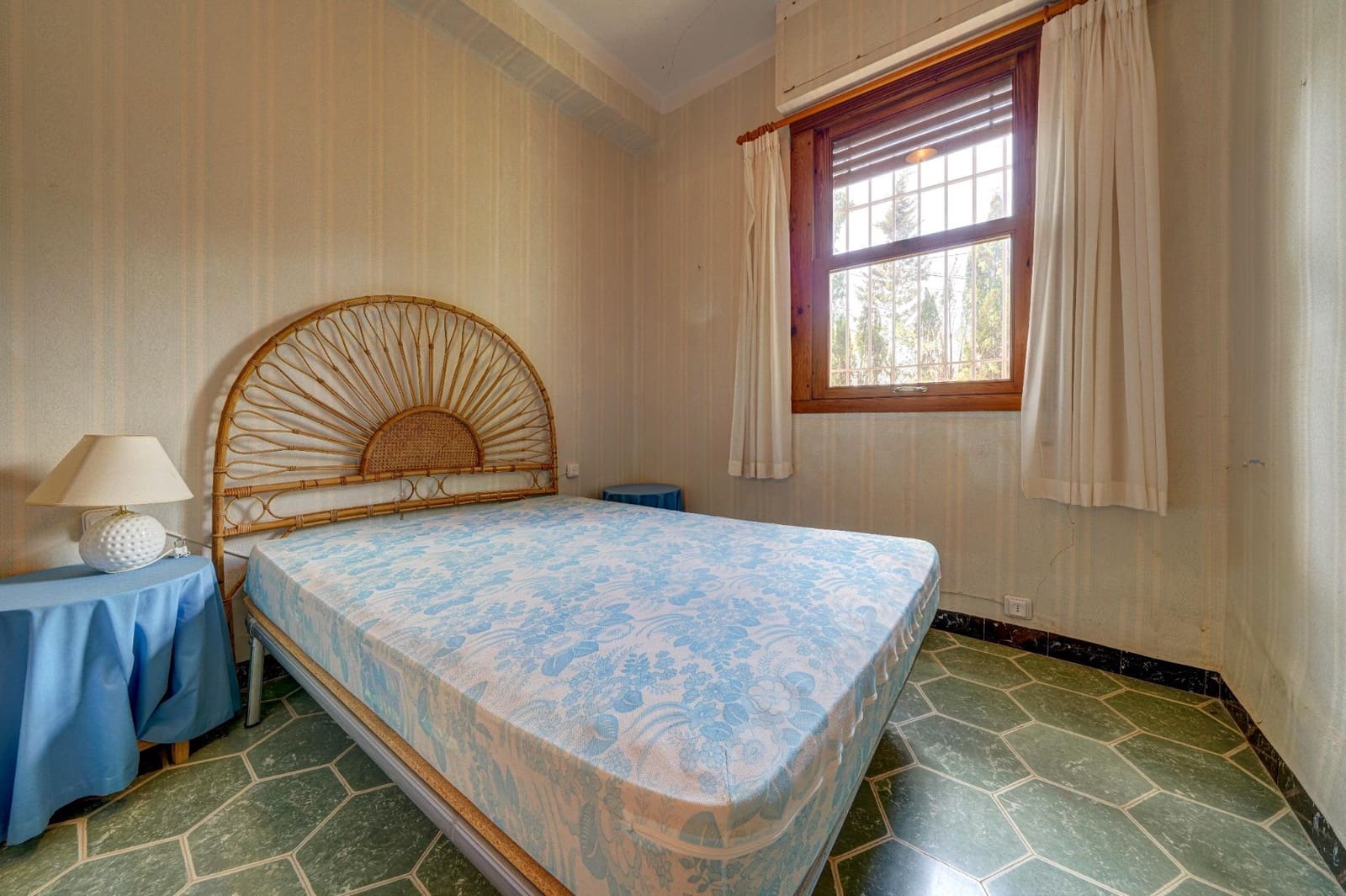 9 bedroom Villa for sale in Siete Aguas with garage - € 295,000 (Ref: 10068071)