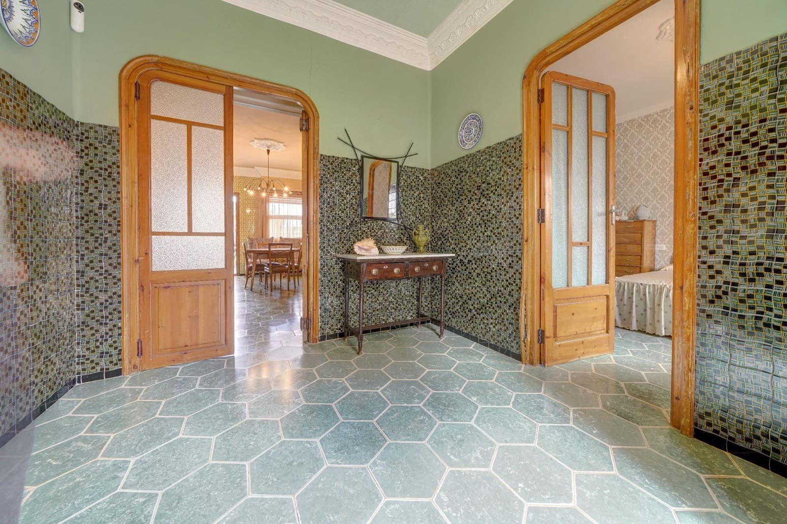 9 bedroom Villa for sale in Siete Aguas with garage - € 295,000 (Ref: 10068071)