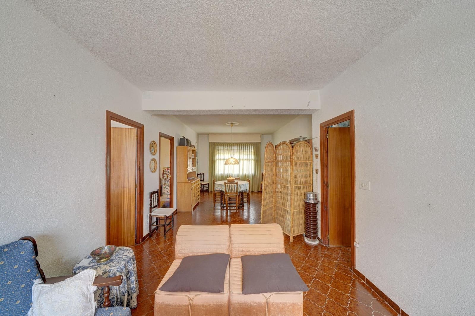 9 bedroom Villa for sale in Siete Aguas with garage - € 295,000 (Ref: 10068071)