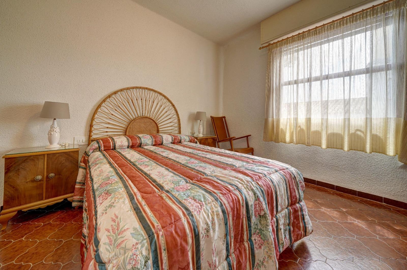 9 bedroom Villa for sale in Siete Aguas with garage - € 295,000 (Ref: 10068071)