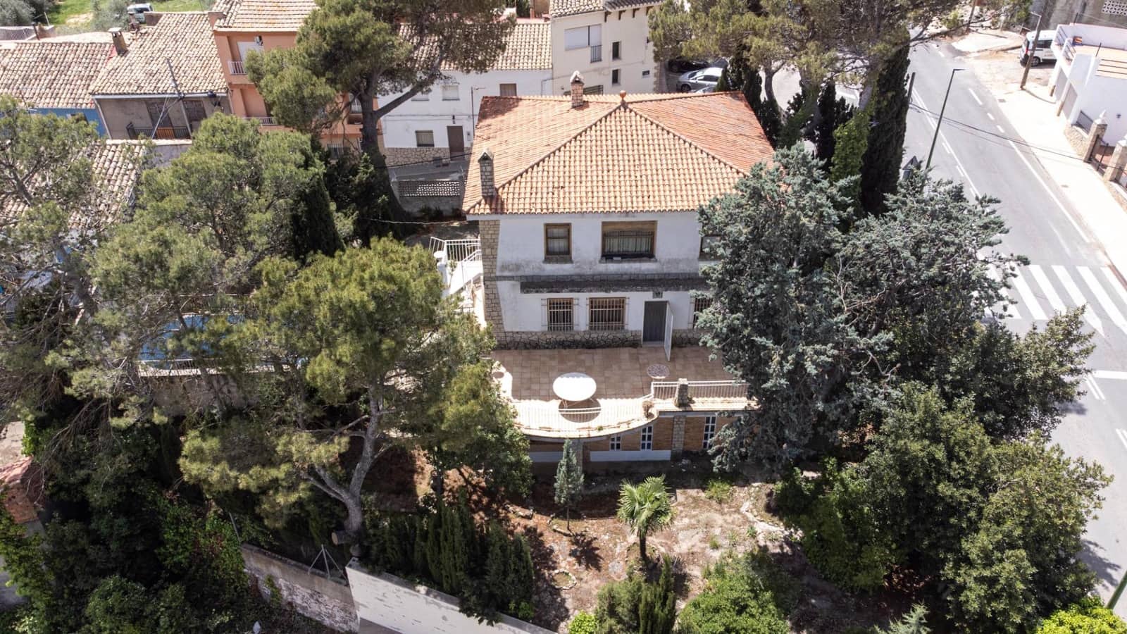 9 bedroom Villa for sale in Siete Aguas with garage - € 295,000 (Ref: 10068071)