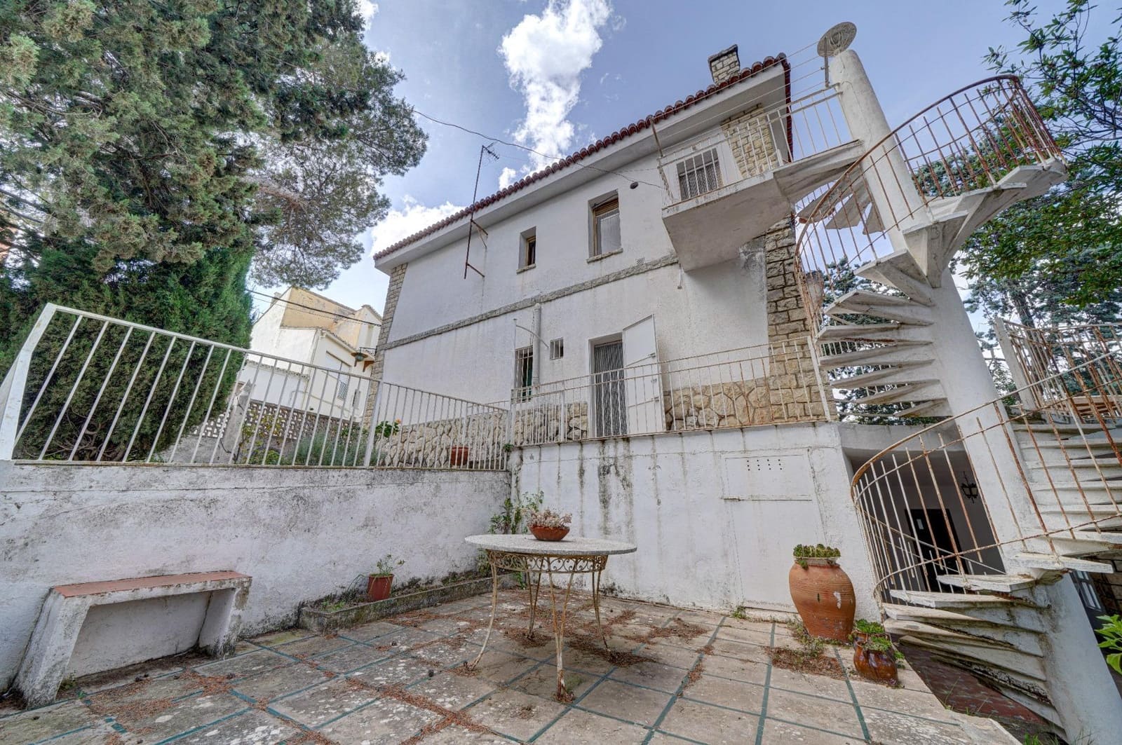 9 bedroom Villa for sale in Siete Aguas with garage - € 295,000 (Ref: 10068071)