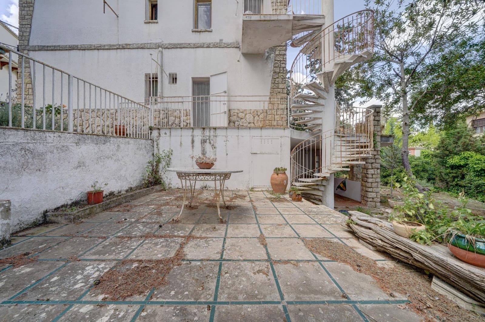 9 bedroom Villa for sale in Siete Aguas with garage - € 295,000 (Ref: 10068071)
