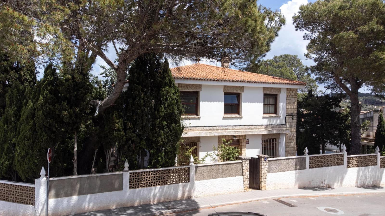 9 bedroom Villa for sale in Siete Aguas with garage - € 295,000 (Ref: 10068071)
