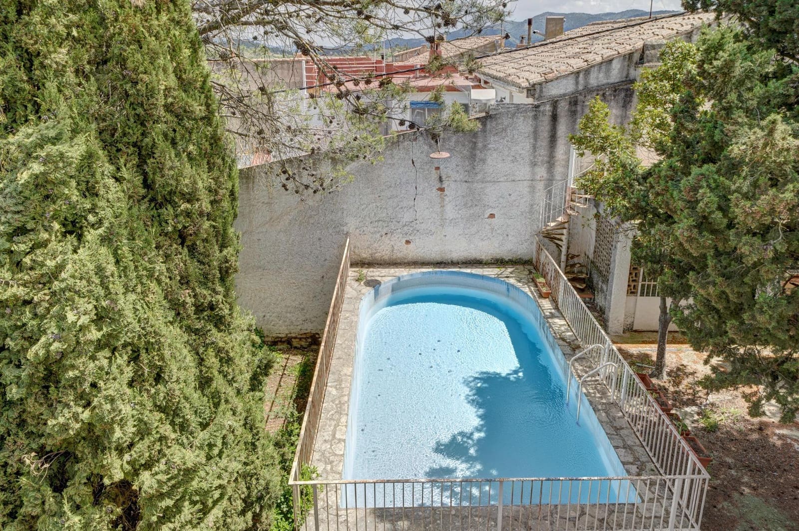 9 bedroom Villa for sale in Siete Aguas with garage - € 295,000 (Ref: 10068071)