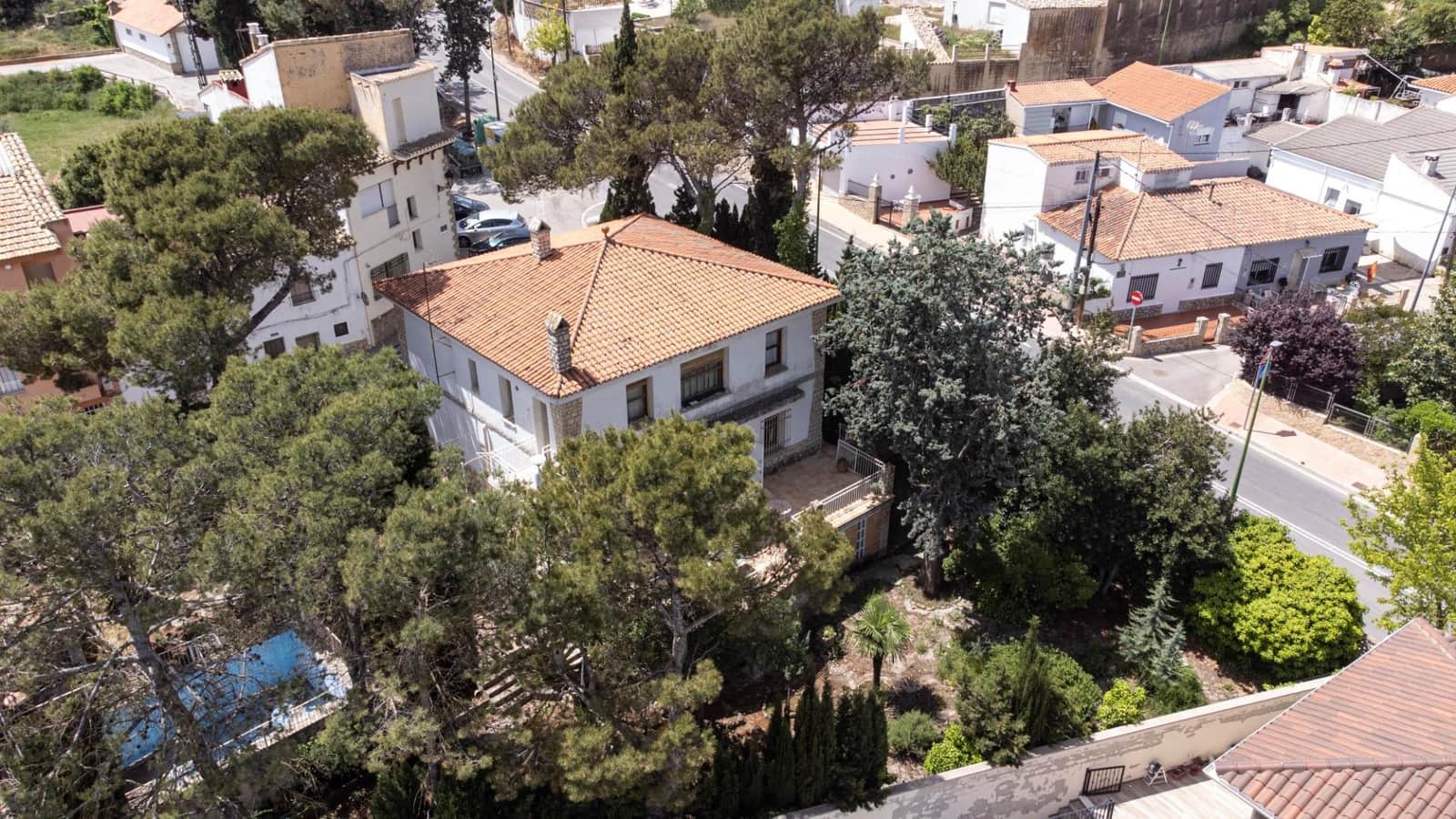 9 bedroom Villa for sale in Siete Aguas with garage - € 295,000 (Ref: 10068071)