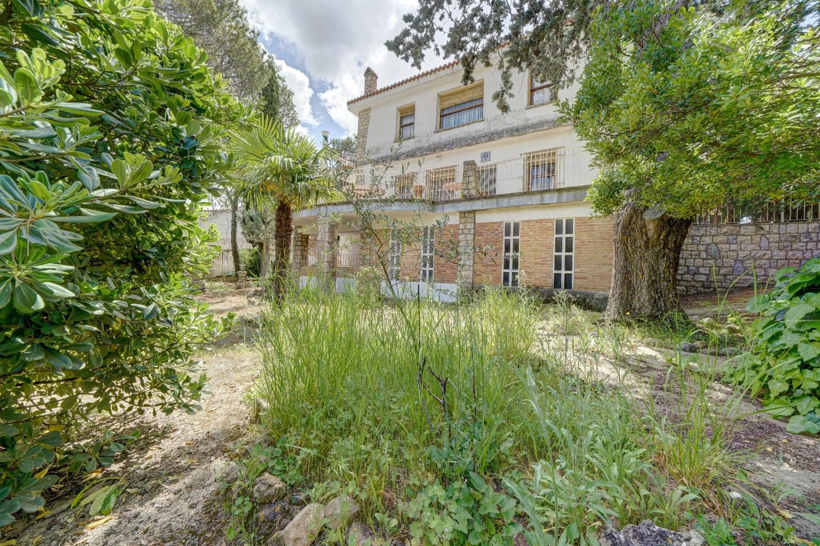 9 bedroom Villa for sale in Siete Aguas with garage - € 295,000 (Ref: 10068071)