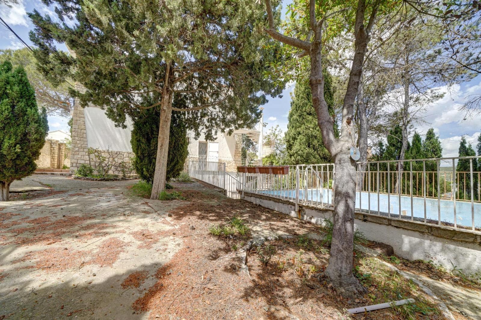 9 bedroom Villa for sale in Siete Aguas with garage - € 295,000 (Ref: 10068071)