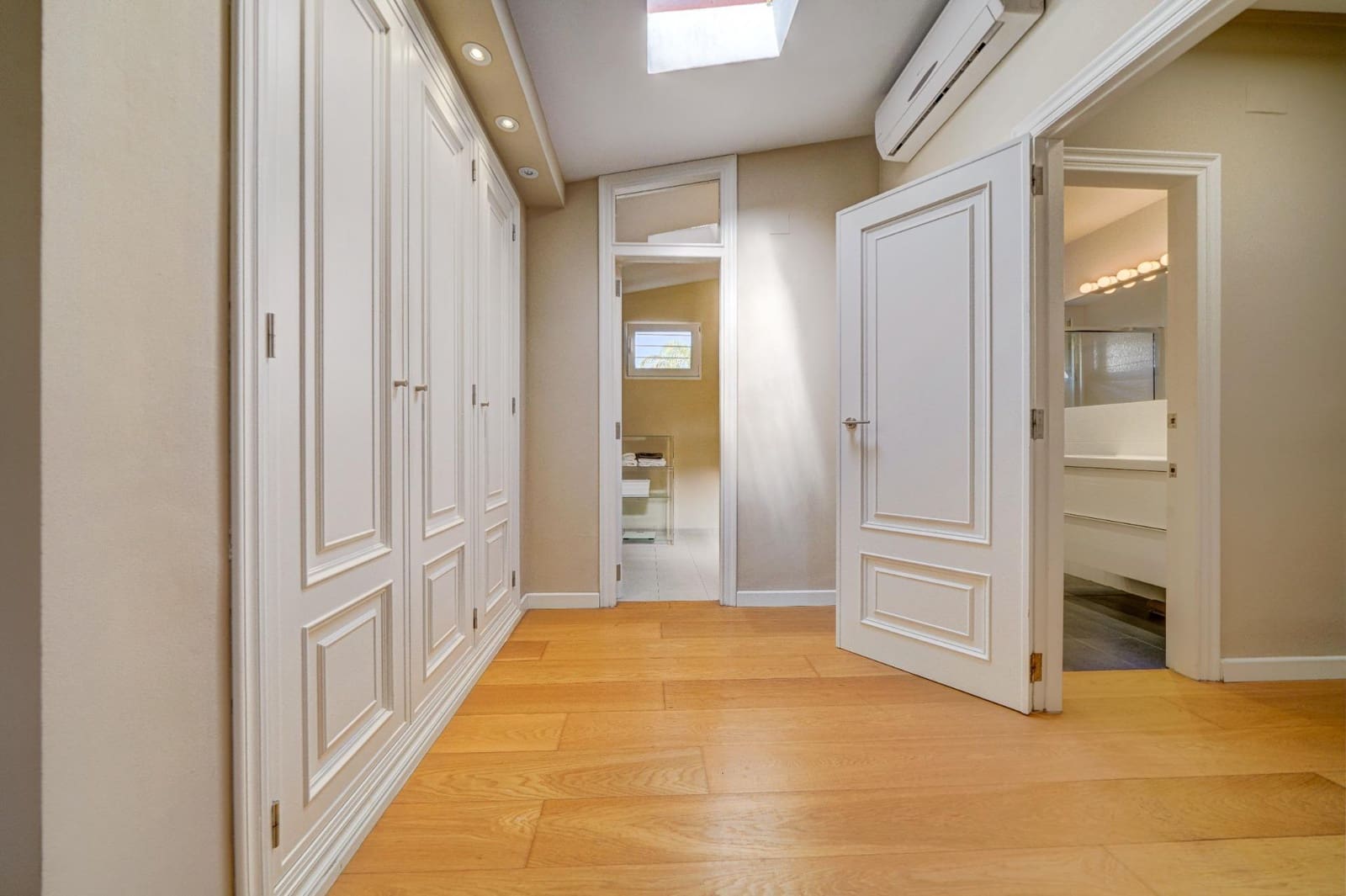 5 bedroom Villa for sale in La Canada with garage - € 840,000 (Ref: 10102781)