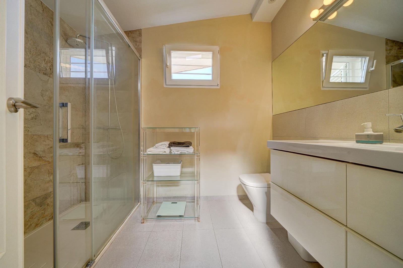5 bedroom Villa for sale in La Canada with garage - € 840,000 (Ref: 10102781)