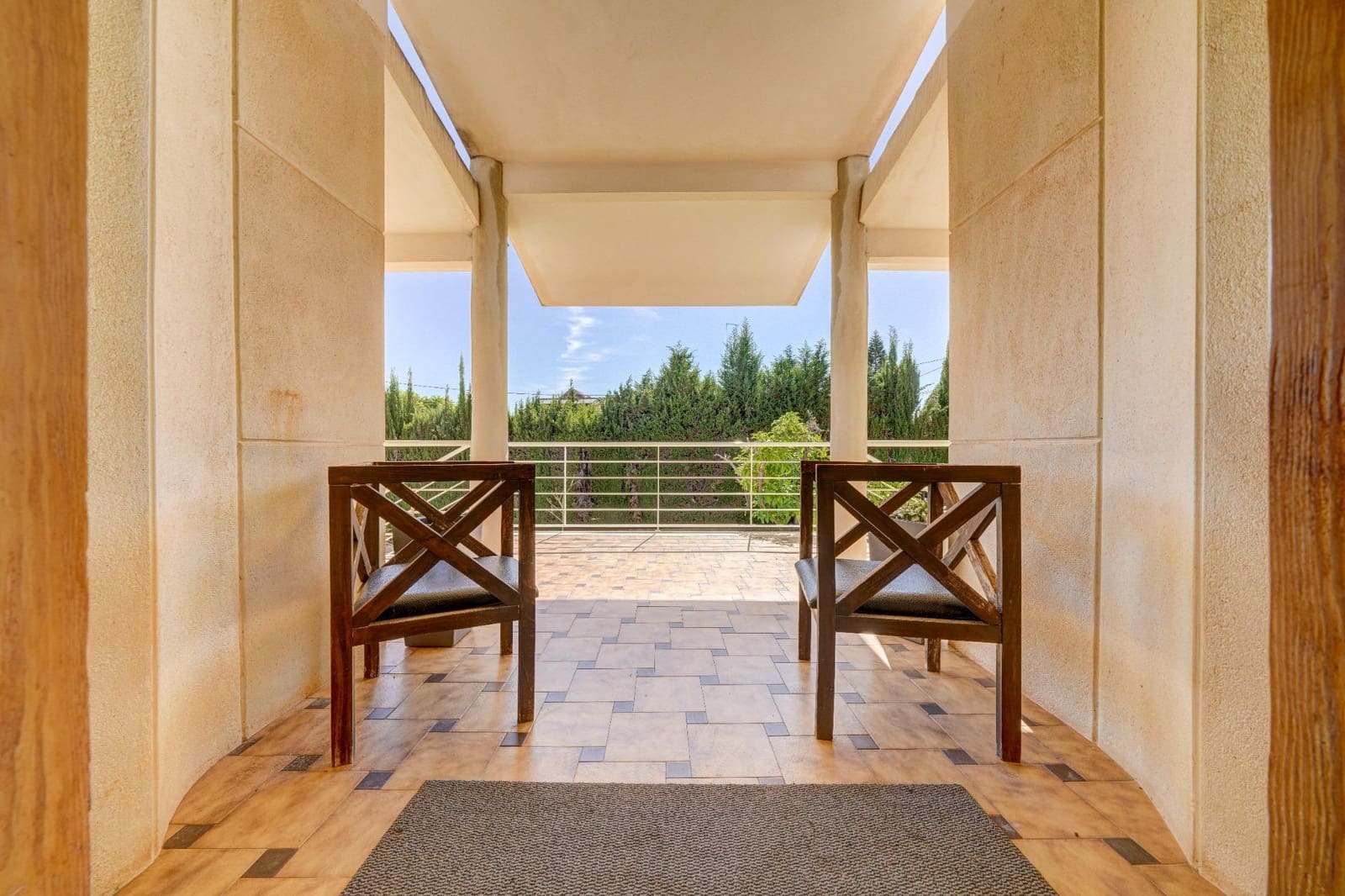 5 bedroom Villa for sale in La Canada with garage - € 840,000 (Ref: 10102781)
