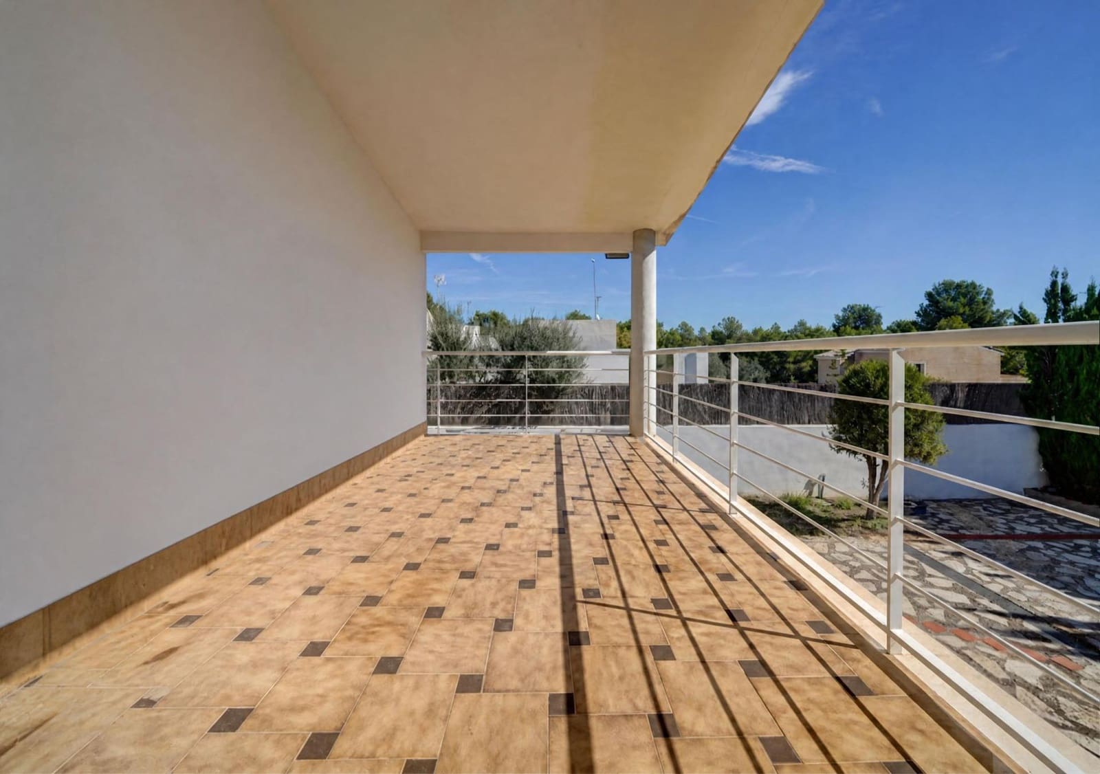 5 bedroom Villa for sale in La Canada with garage - € 840,000 (Ref: 10102781)